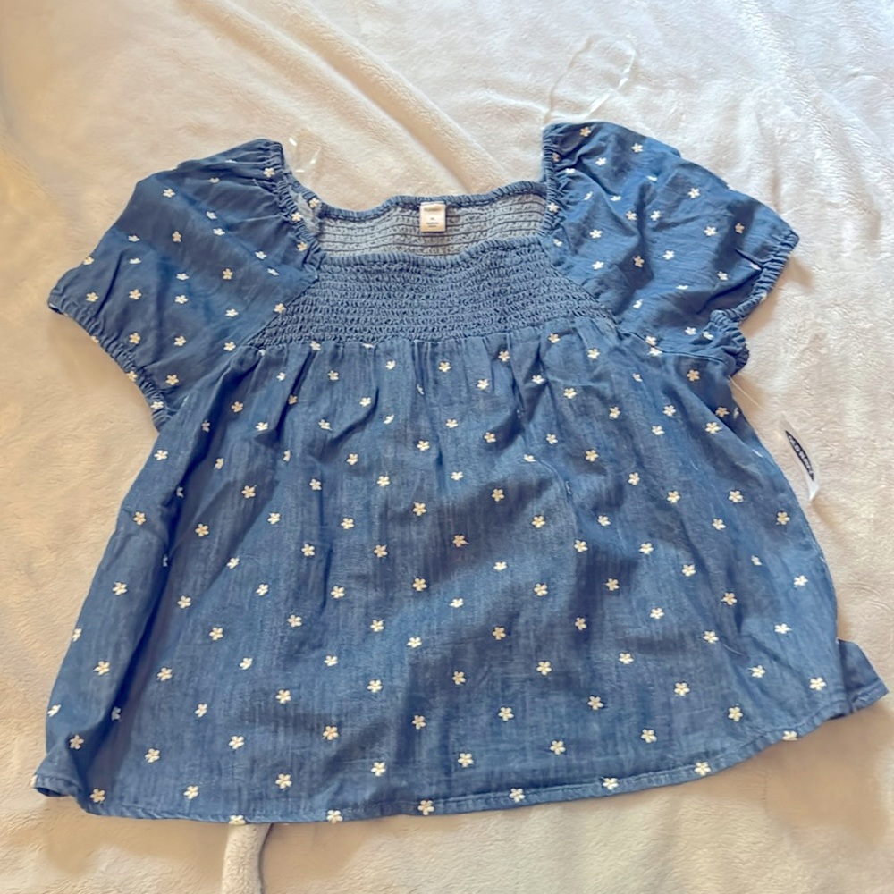Brand new Old Navy size medium shirt